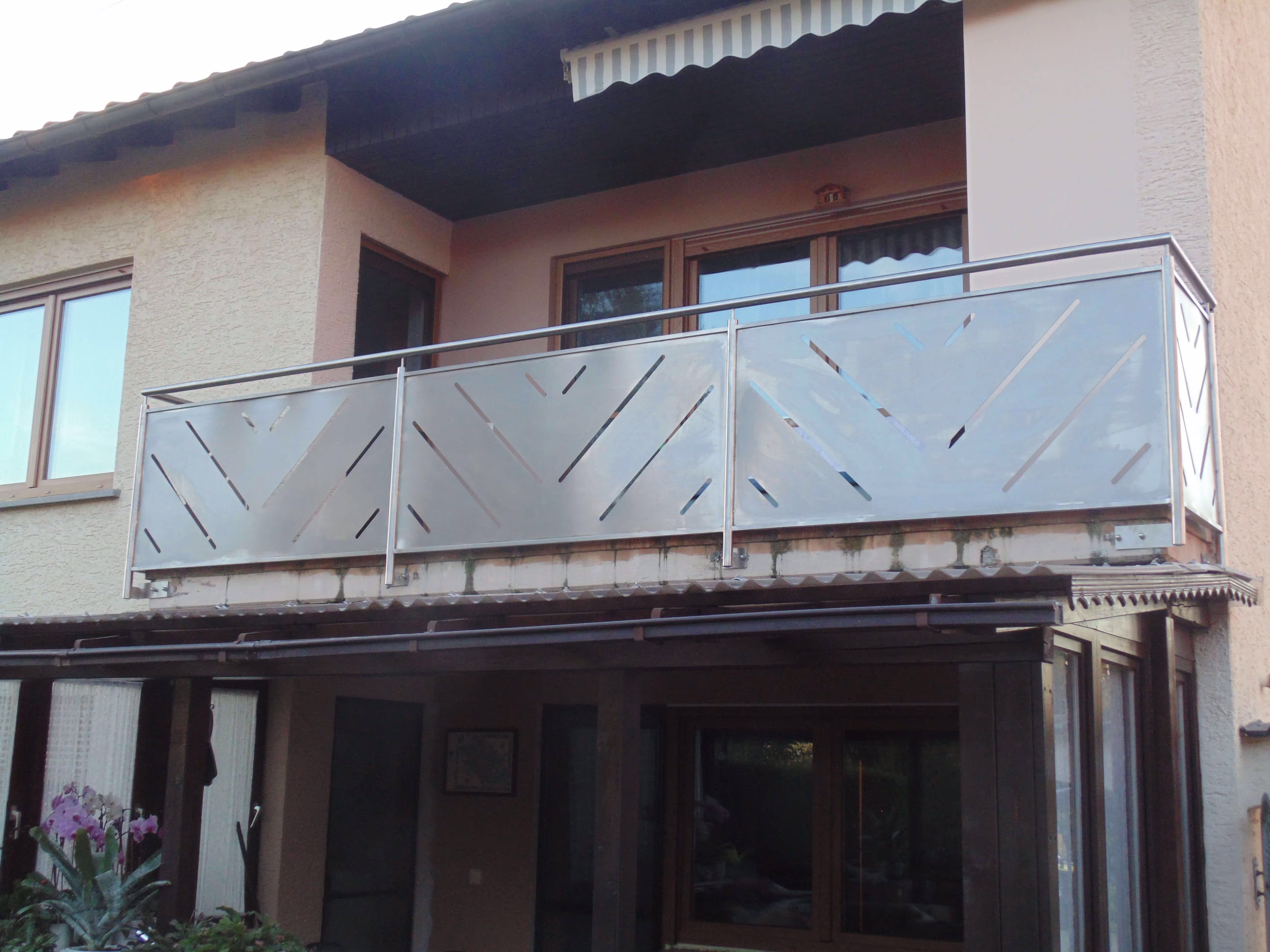 Balustrada wykonana ze stali nierdzewnej przez firmę Menżyk