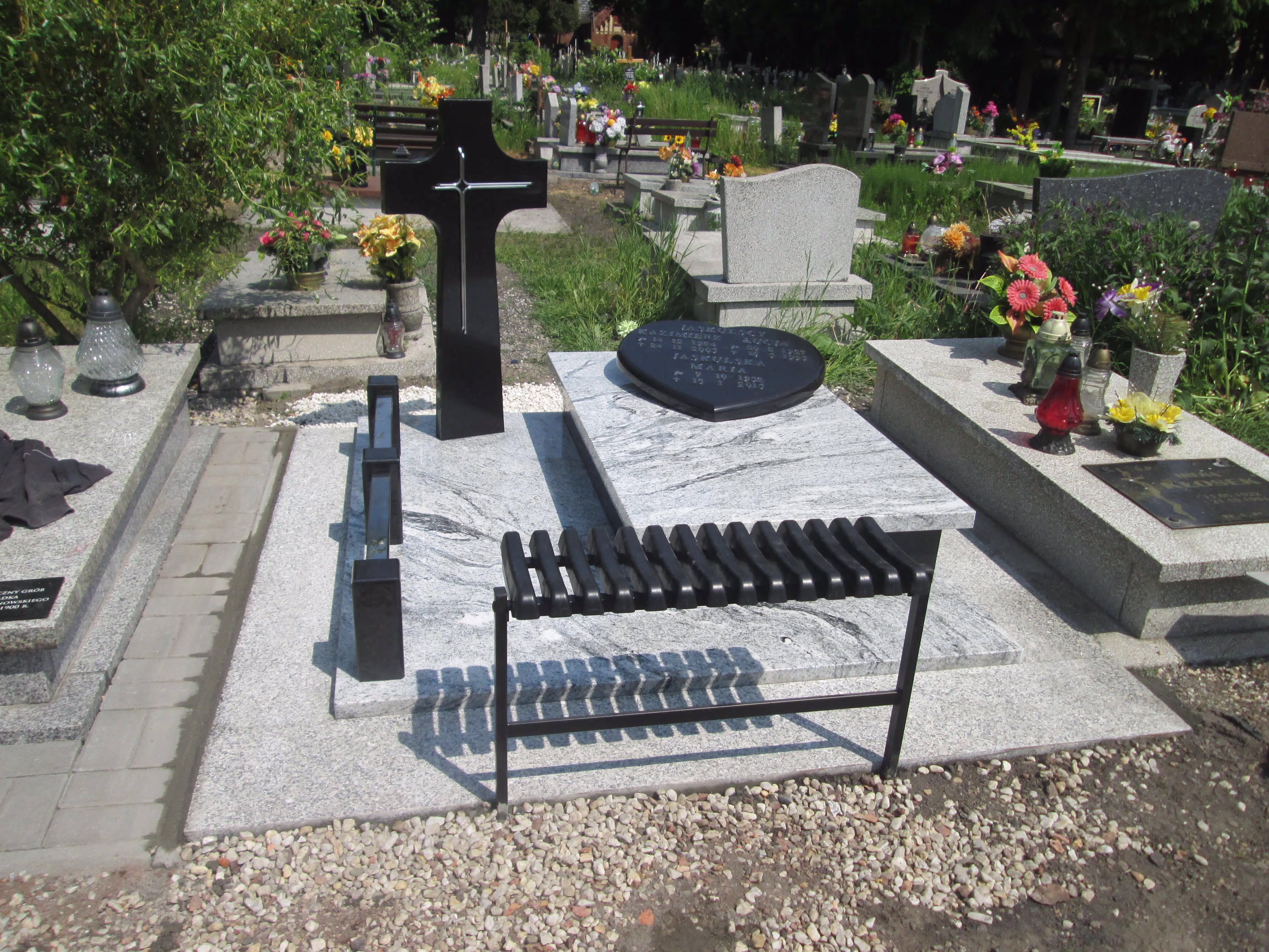 pomnik kamienny wykonany przez firmę Menżyk