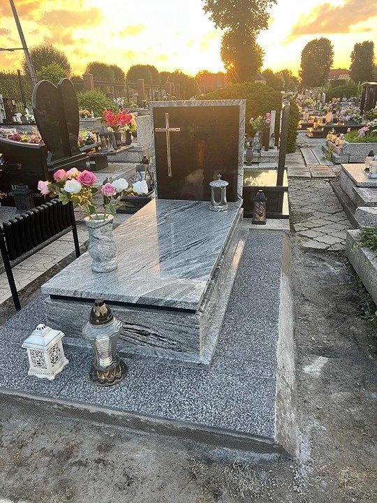 pomnik kamienny wykonany przez firmę Menżyk