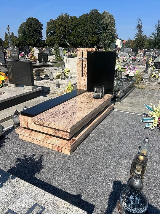 pomnik kamienny wykonany przez firmę Menżyk