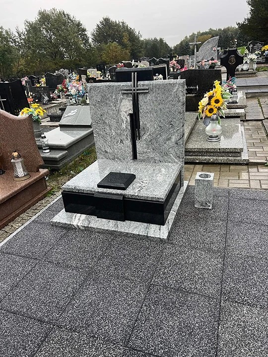 pomnik kamienny wykonany przez firmę Menżyk